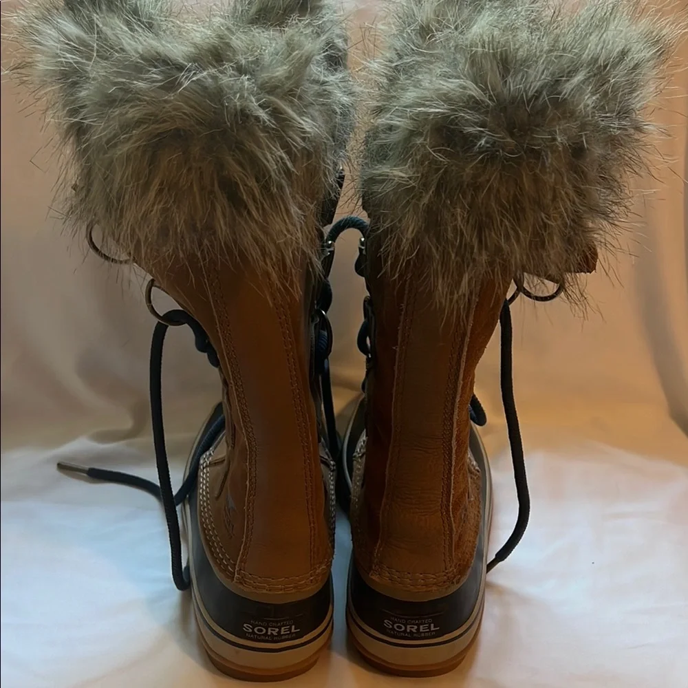 Women's Sorel and Black Fur-Lined Boots snow boots